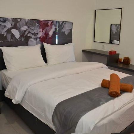 Oyo 90265 Hotel Ventura Kangar Bagian luar foto
